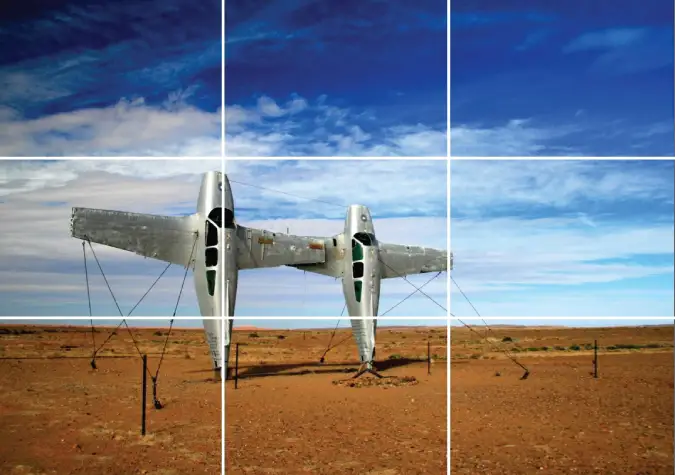 Foto do parque de esculturas de arte surreal no Outback australiano