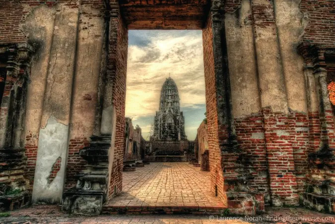 Foto kuil tua yang indah di Ayutthaya, Thailand