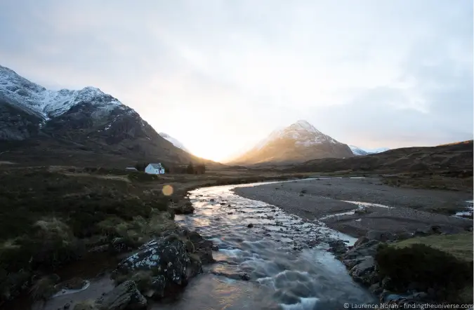 Bilde av en elv og et fjell