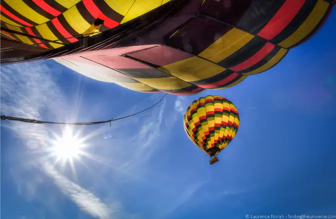 Káprázatos kép hőlégballonokról Napa Valleyben, Kaliforniában