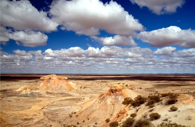 Használja ki az időjárást a fotósok előnyére, amikor fényképet készít a hegyekről és az égboltról Painted Desert