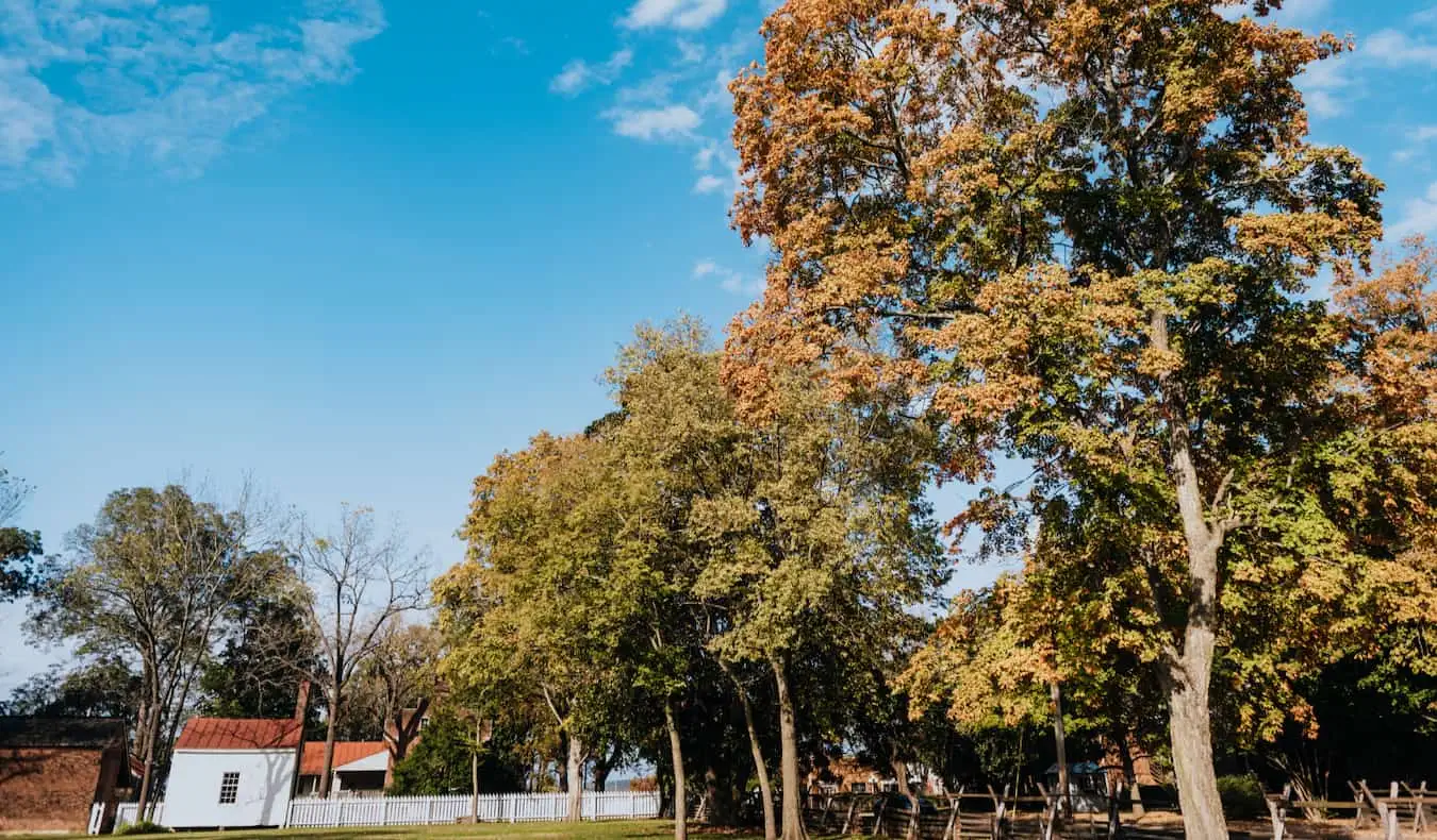 Historická budova a zeleň na historickém místě občanské války