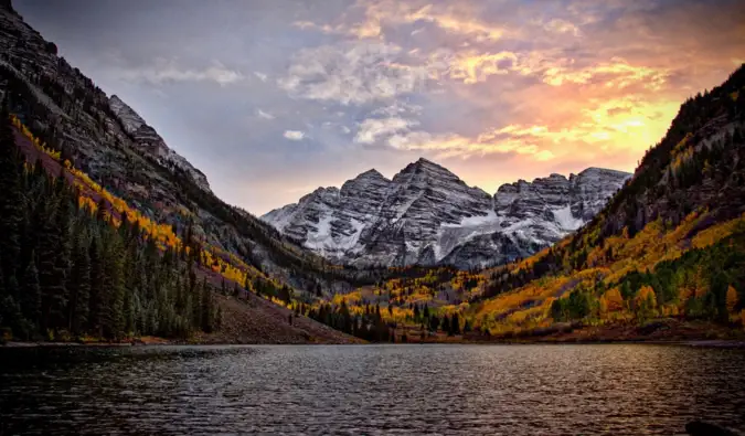 Sebuah gunung bersalji di Colorado, Amerika Syarikat