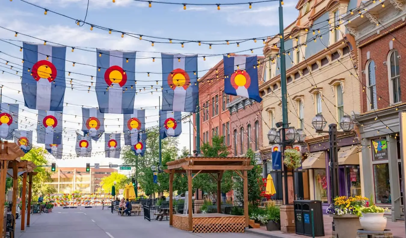 Butikker og restauranter ligger langs det historiske bevaringsdistriktet Larimer Square i sentrum av Denver.