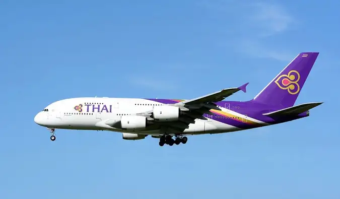 un avió de Thai Airways que enlaira a Tailàndia