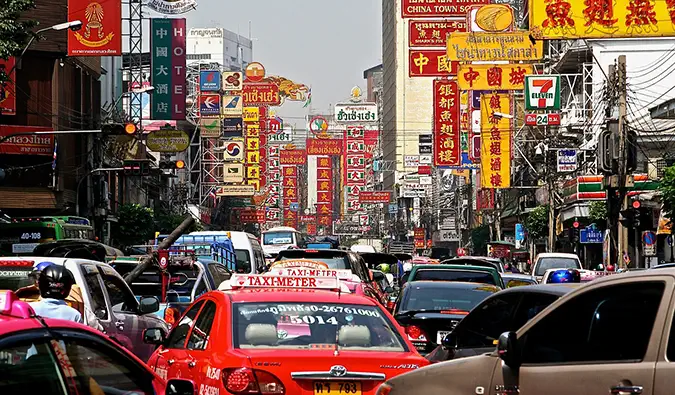 bloķēta satiksme Bangkokas ielās