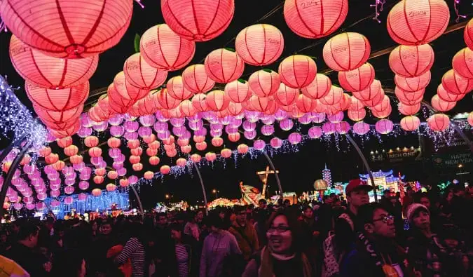 En folkemengde samlet seg på lanternefestivalen i Taiwan