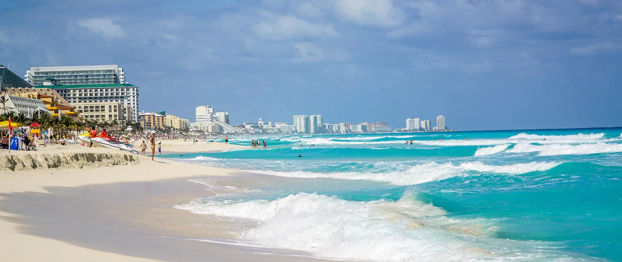 Piękne plaże i linia brzegowa Cancun, w słonecznym Meksyku