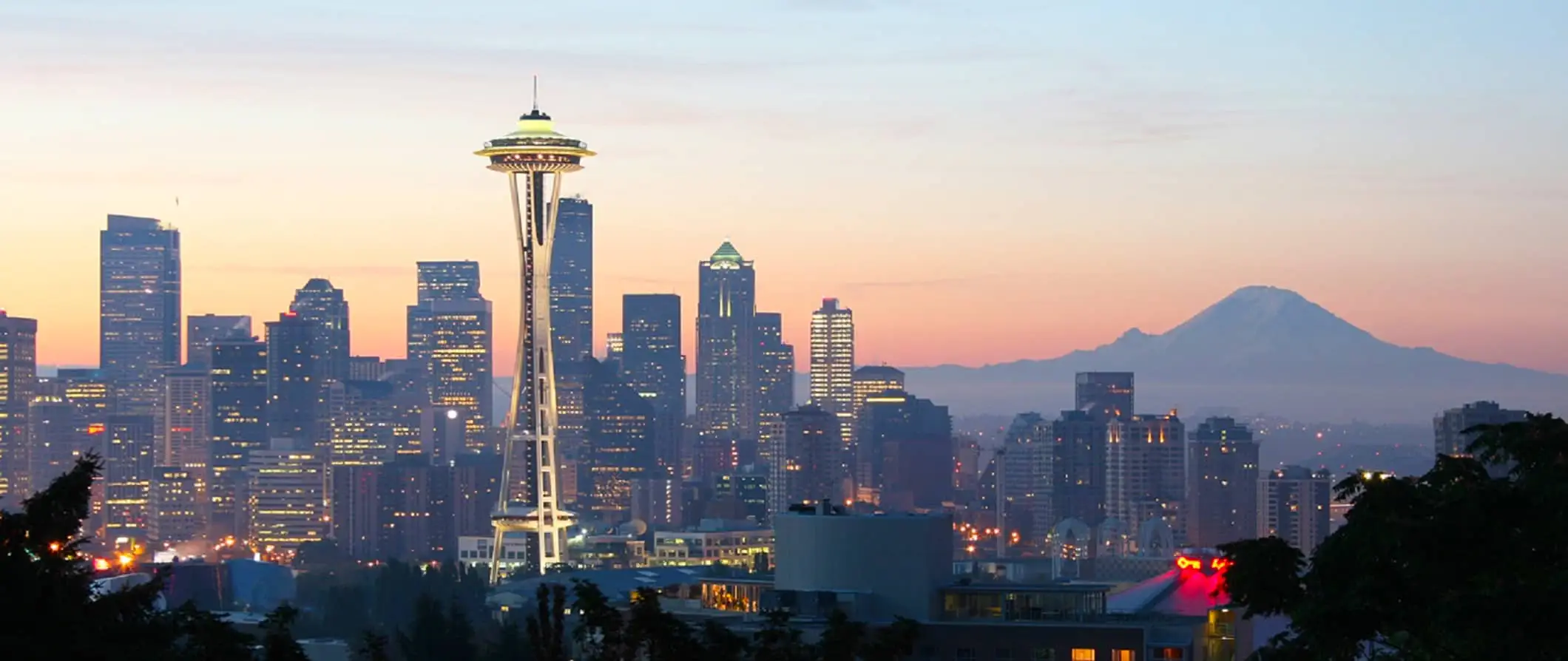 Seattle Space Needle'da gün batımı