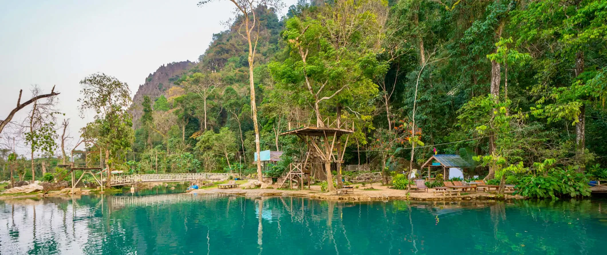 Ett simhål i floden nära Vang Vieng, Laos