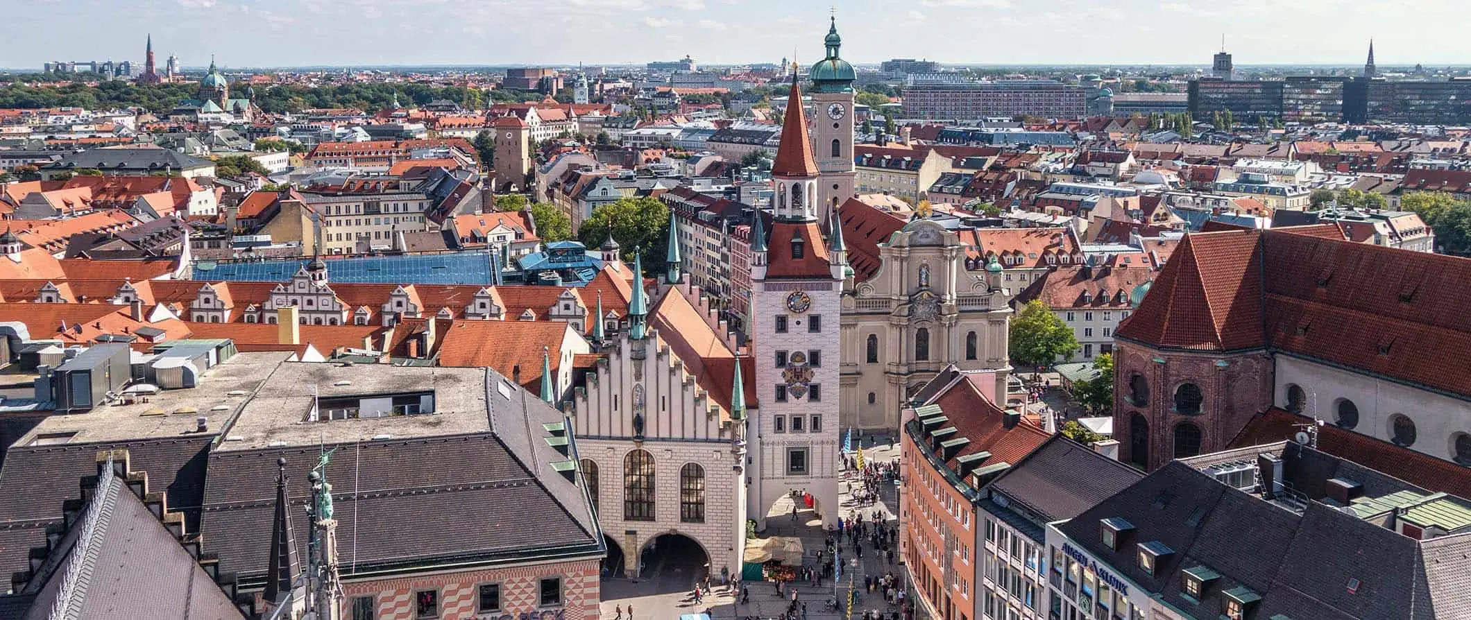 Historické panorama Mnichova, Německo s mnoha starými budovami