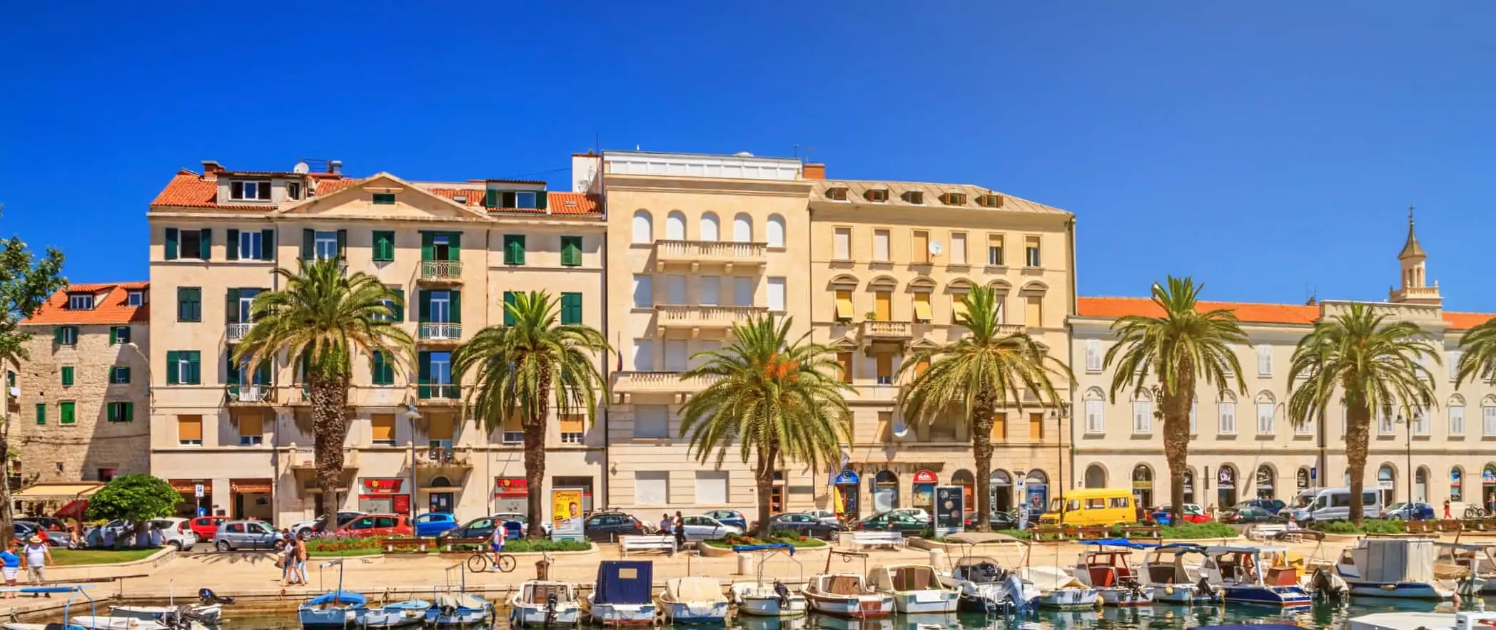 L'encantadora costa de Split, Croàcia i els seus edificis històrics al costat del mar