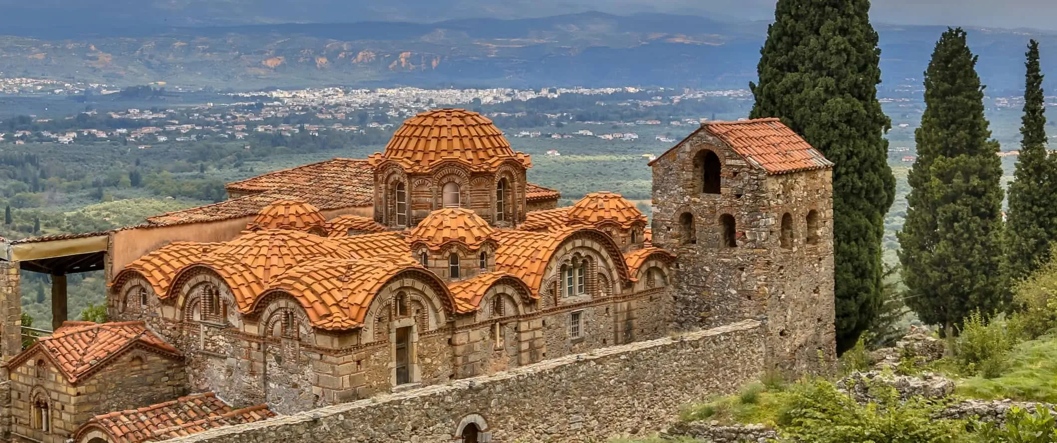 Monasterio bizantino en Mystras, cerca de Esparta, Grecia.