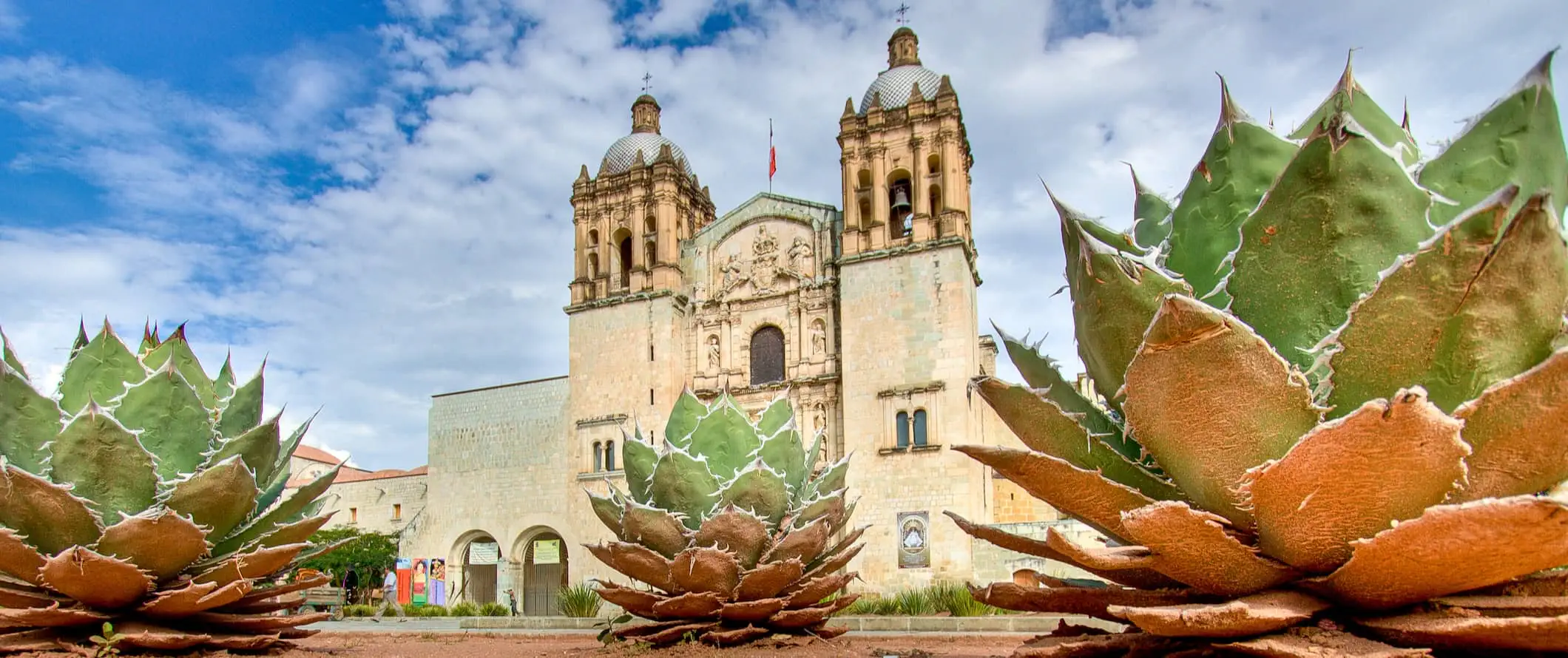 Den berømte eldgamle kirken står høyt i Oaxaca, Mexico