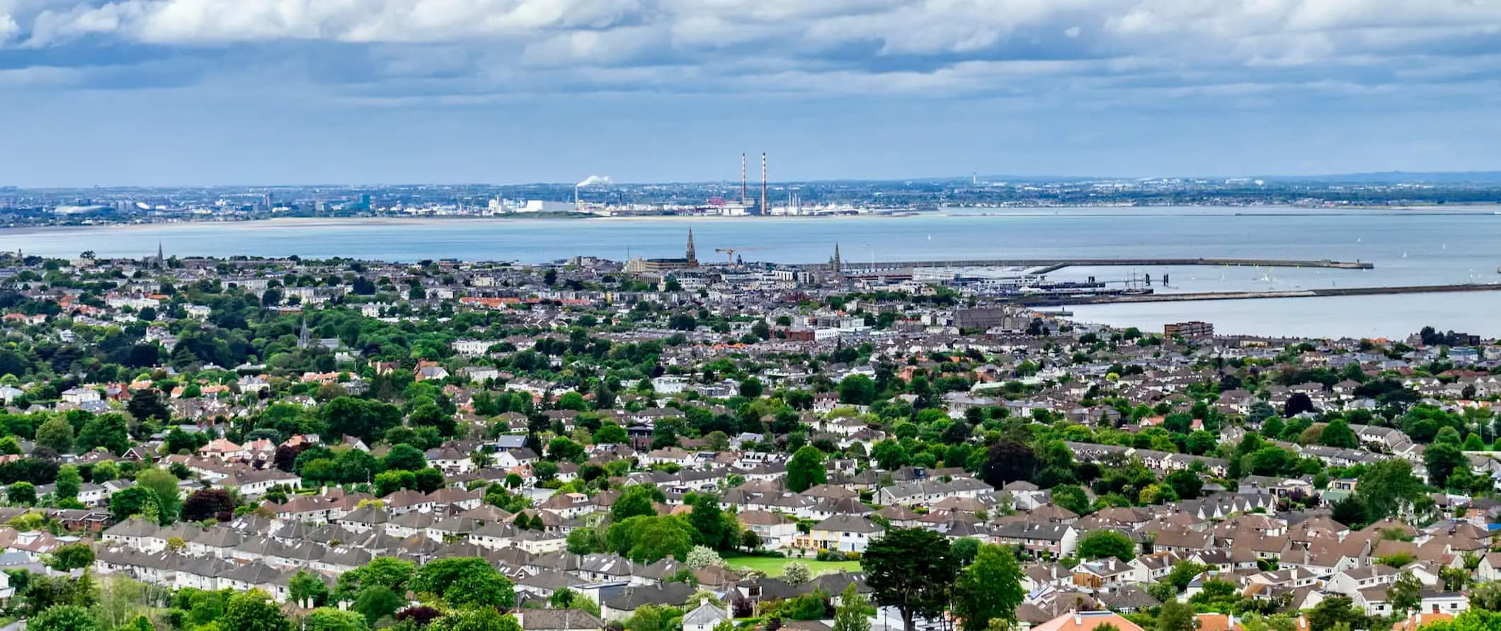 Pemandangan menghadap landskap sekitar Dublin, Ireland