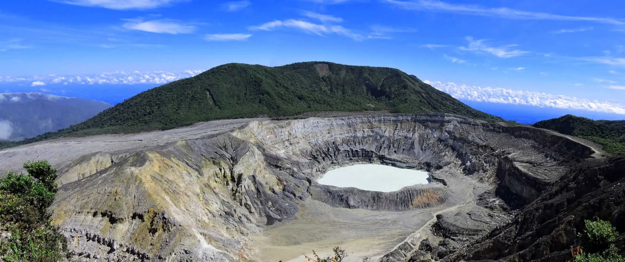 La caldera del vulcano Poas in Costa Rica