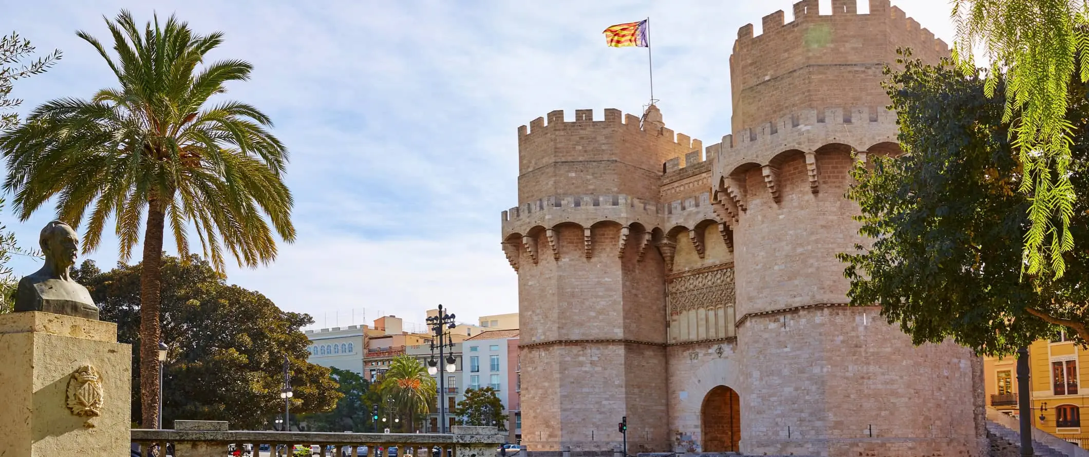 Valencia, İspanya'da eski bir taş kale