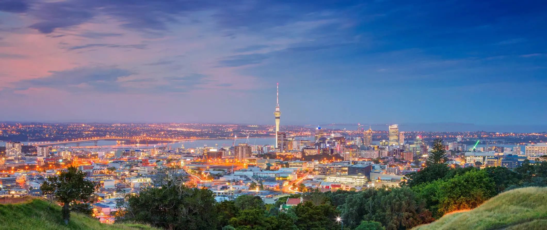 Vista de la ciutat d'Auckland amb la torre