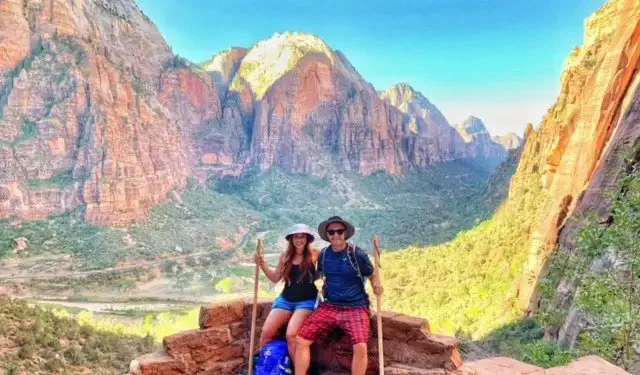 قرصنة السفر حول العالم مع ليزا وديف من Basic Travel Couple