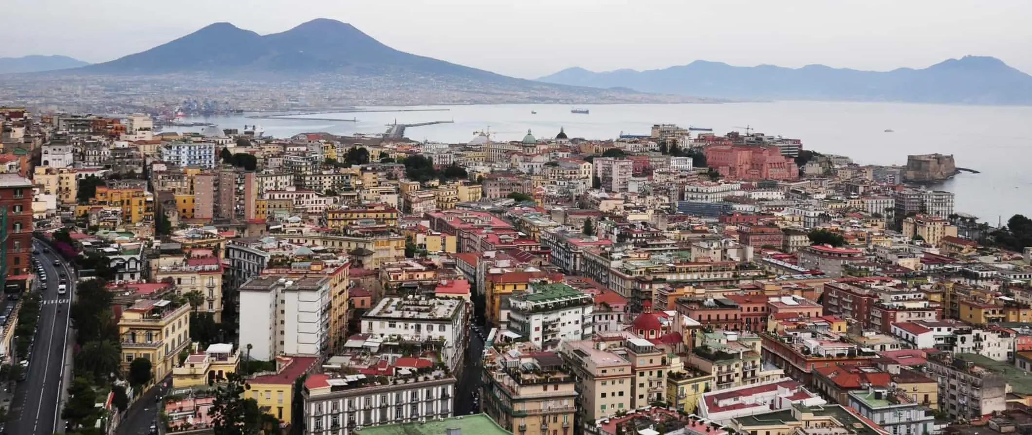 Skyline di Napoli e viste sul Mediterraneo