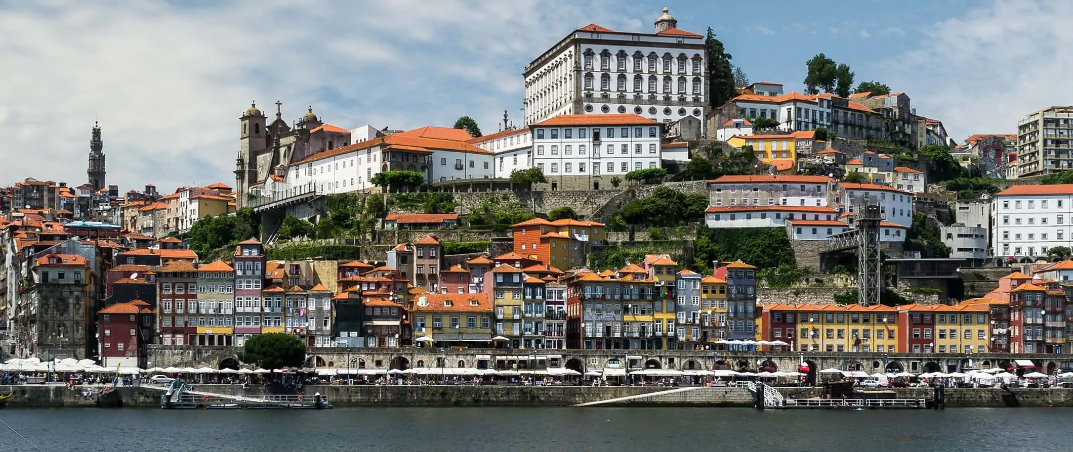 vistas à beira-mar e aldeias em Portugal