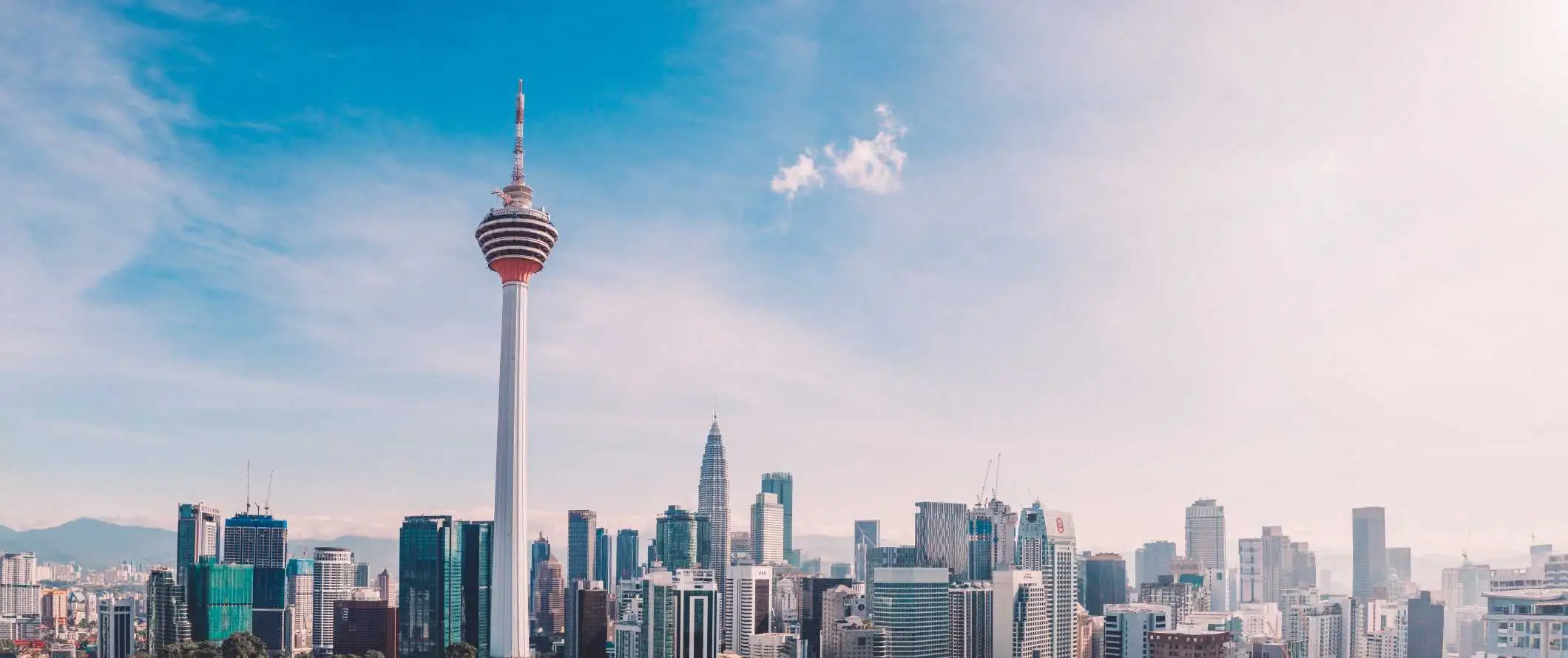 Skyline af Kuala Lumpur, Malaysia på en lys solskinsdag