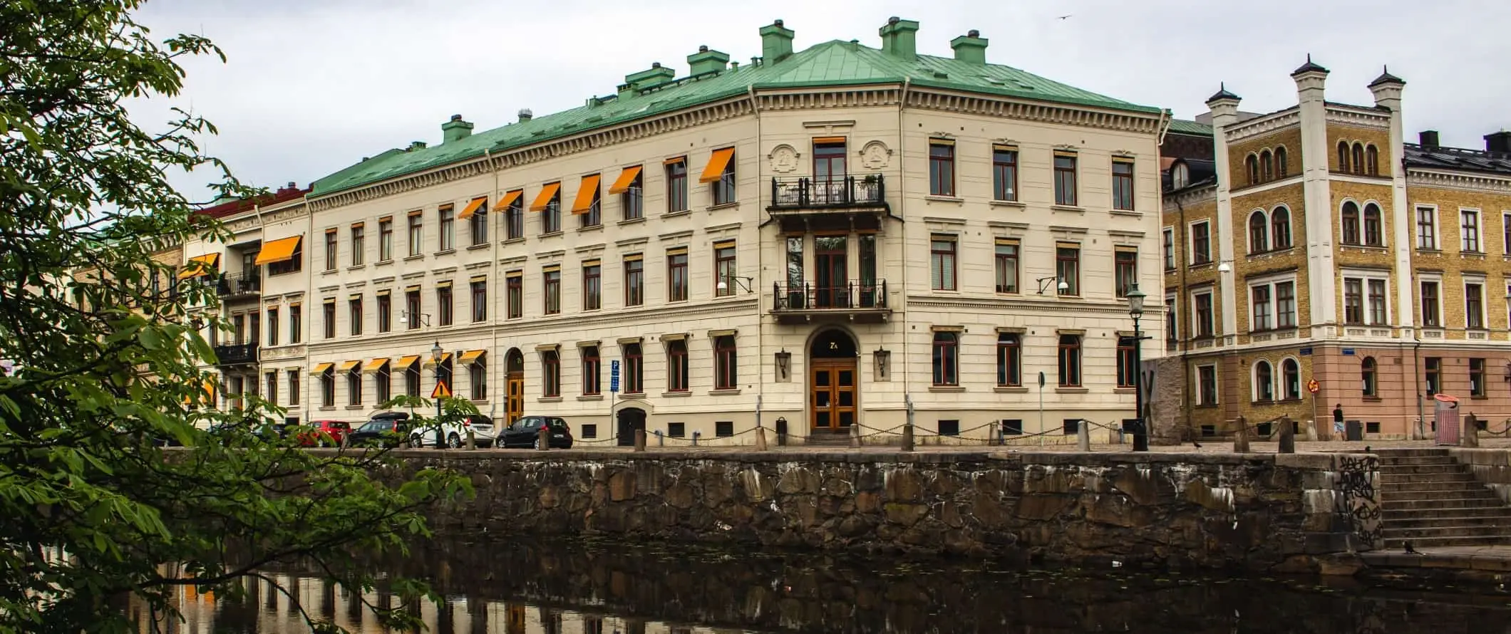 Mga makasaysayang gusali sa kahabaan ng waterfront sa Gothenburg, Sweden