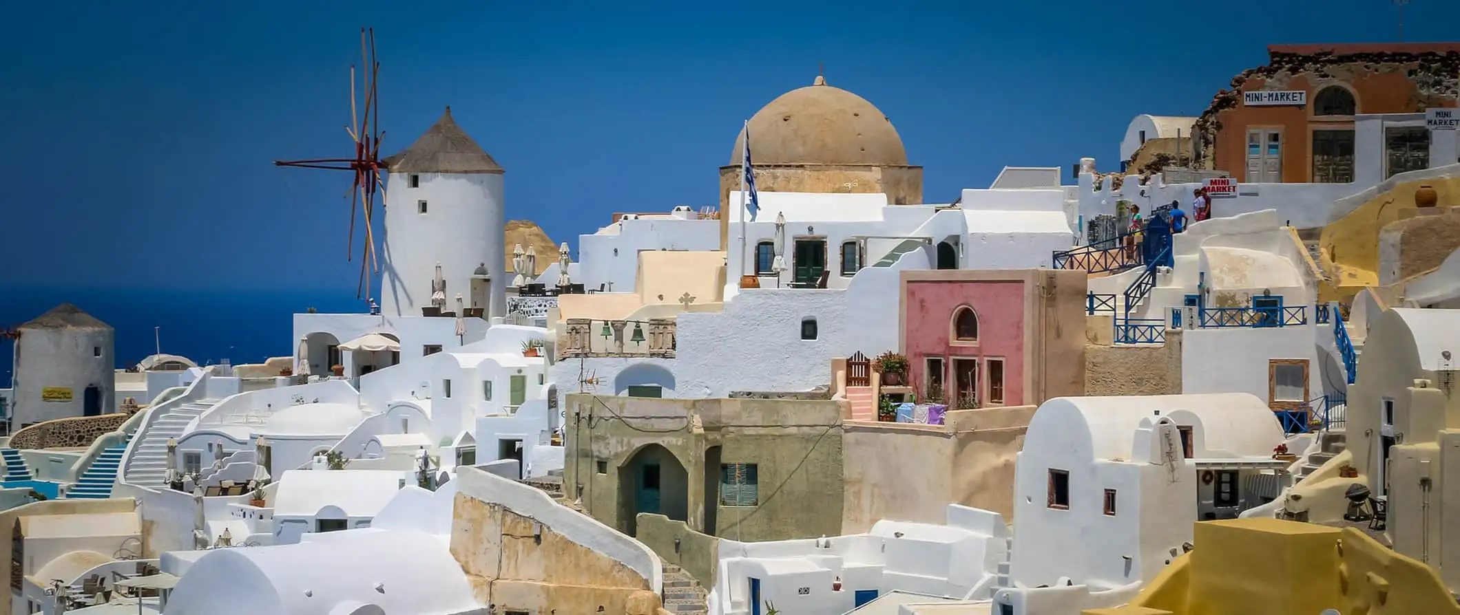 Bâtiments en adobe à Oia, Santorin