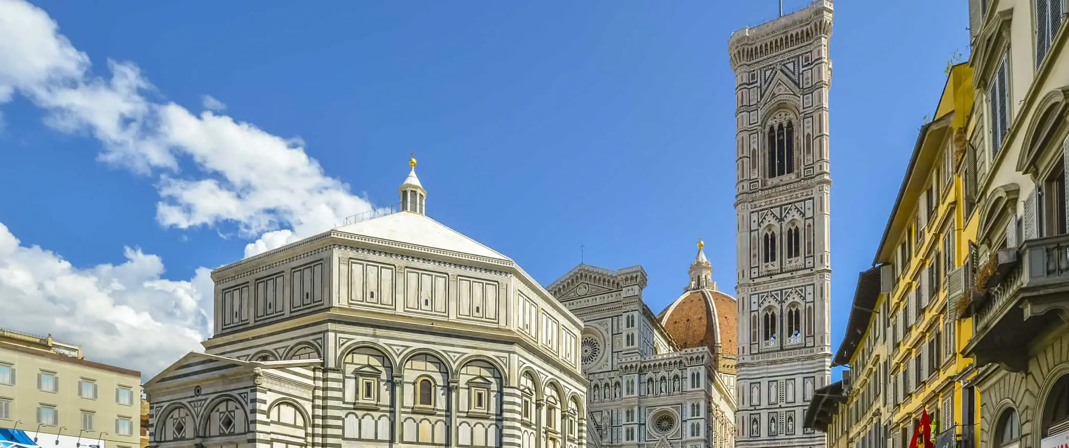 Piazza del Duomo užpildyta turistų Florencijoje, Italijoje.