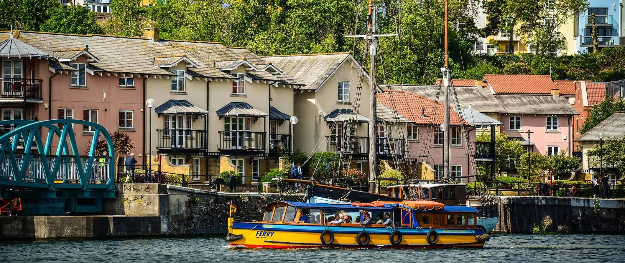 Pemandangan indah rumah berwarna-warni di Bristol, England